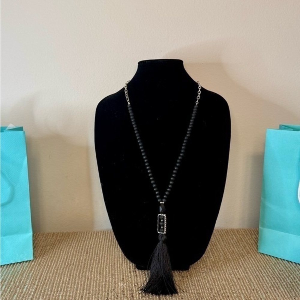 🌸Black Stone Tassel Statement Necklace🖤⚪️